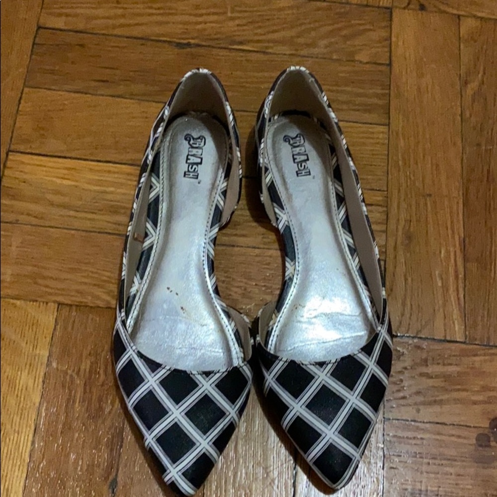 Size 10 Black & white flat shoes
